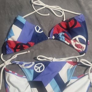 Bundle me with 3 and I’ll be free**